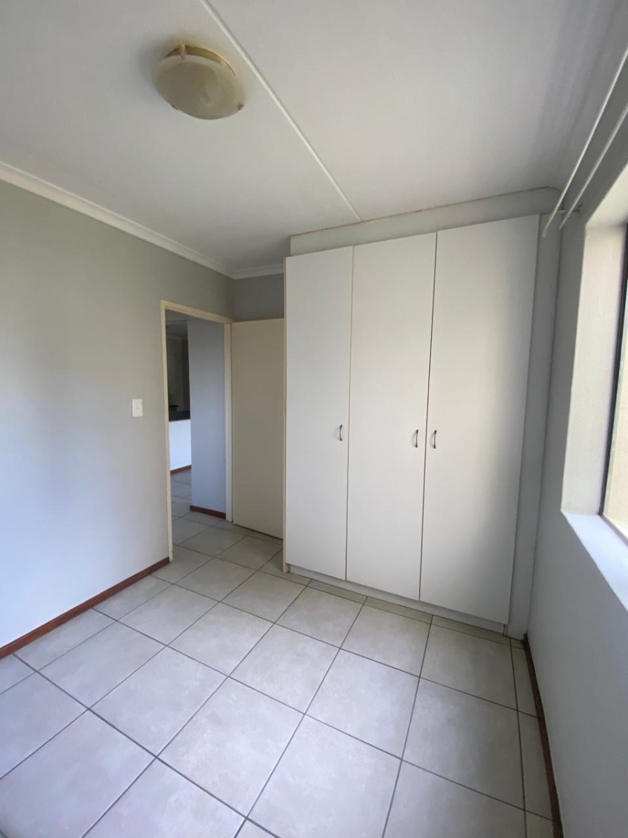 To Let 2 Bedroom Property for Rent in Guldenland Western Cape